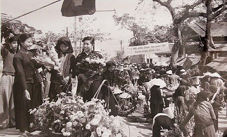 Tết này, tiếc nhớ phiên chợ Mơ