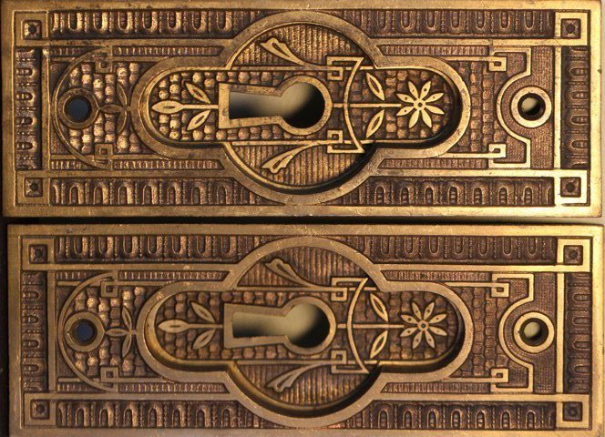 Bán nhà mua khóa cổ