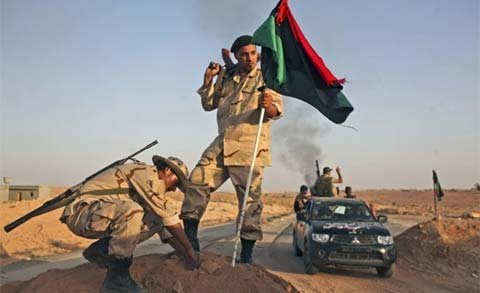 Phe trung thành với Gaddafi đánh chiếm một thành phố
