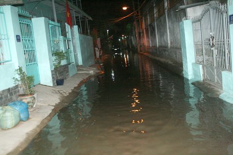 TP.HCM : Mồng 2 triều cường ngập khu dân cư