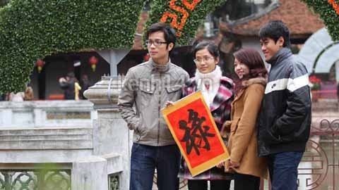 Giới trẻ nô nức đi xin chữ đầu năm