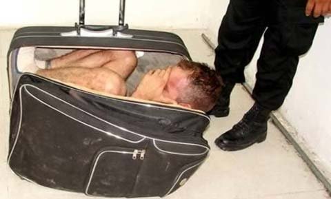 Những vụ chuyển lậu vào nhà tù gây sốc