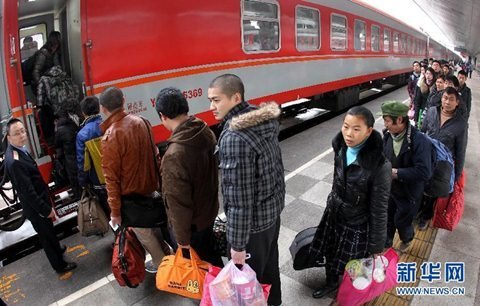 Lao động ngoại tỉnh ồ ạt trở lại thành phố