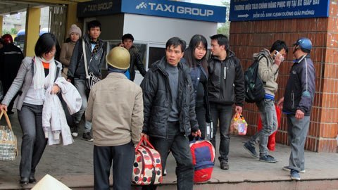Sau Tết, lại lên xe nhồi nhét trở lại Hà Nội