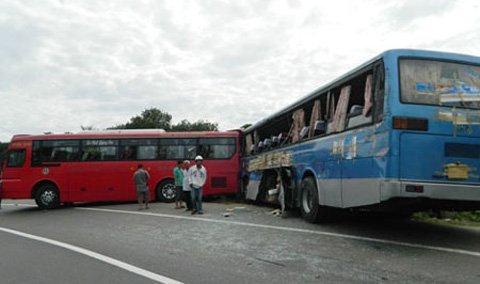 Dịp Tết: Liên tiếp cháy xe, tai nạn lớn