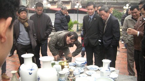 Nóng bỏng phiên chợ cổ vật đầu năm