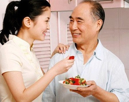Yêu hơn tuổi, vẫn hạnh phúc như thường