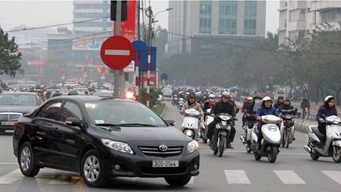 Điểm nóng ùn tắc trong ngày đầu đổi giờ học, giờ làm