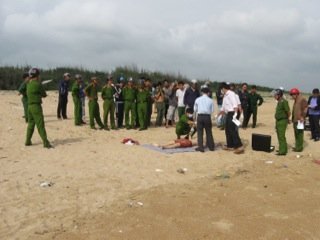 Phát hiện xác một phụ nữ trên bãi biển