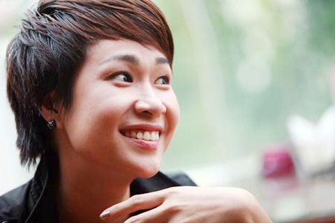 Uyên Linh tái xuất sau tin đồn bị tát
