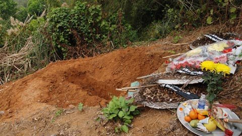 Nghi án đào trộm mộ mới chôn lấy tài sản