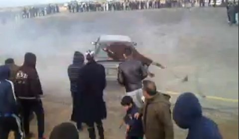 Drift ô tô hất tung người lên trời