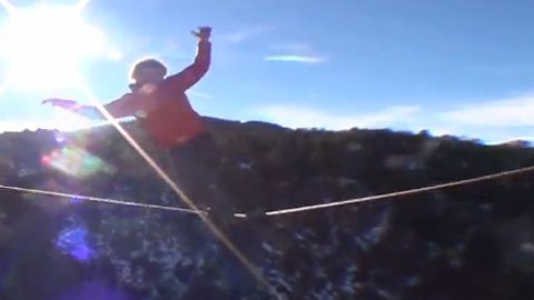 Màn đùa giỡn trên dây mạo hiểm