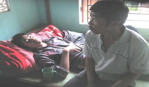 Mẹ và anh nó mất rồi, tôi chỉ hy vọng cứu được thằng út...