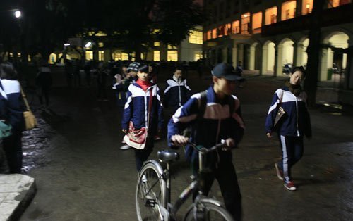 Chuyện 'dở khóc dở cười' sau ngày đổi giờ học