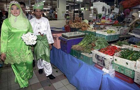 Tổ chức đám cưới trong chợ thực phẩm