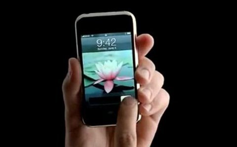 Tại sao giờ của iPhone trong quảng cáo luôn là 9:42?