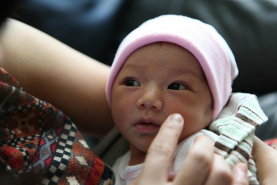 Cận cảnh con gái yêu của Diva Hà Trần