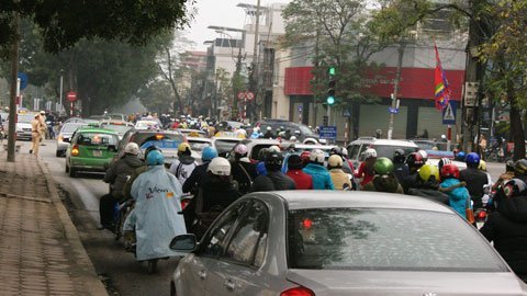 1 tuần đổi giờ, đường phố ùn tắc về chiều