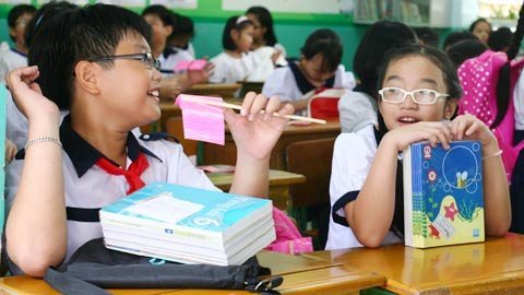 Loạn thu nhập giáo viên tiếng Anh tăng cường