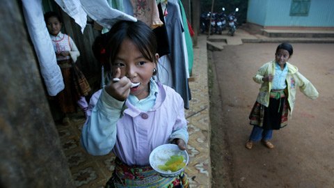 Những bữa cơm 'siêu đạm bạc' của học trò