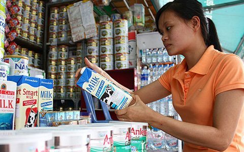 Phi lý giá sữa nước
