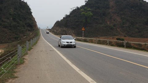 Xe chạy đường HCM, 100 năm không trả hết nợ