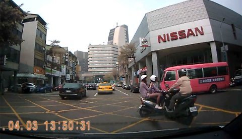 Đâm xe máy kinh hoàng