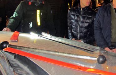 Kiểm tra ô tô, phát hiện hung khí lạ