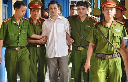 Khi yêu râu xanh là người tình của mẹ