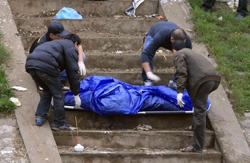 Phát hiện xác một phụ nữ dưới sông Tô Lich