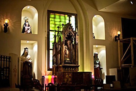 Độc đáo nhà hàng toàn nhân viên là... sát nhân