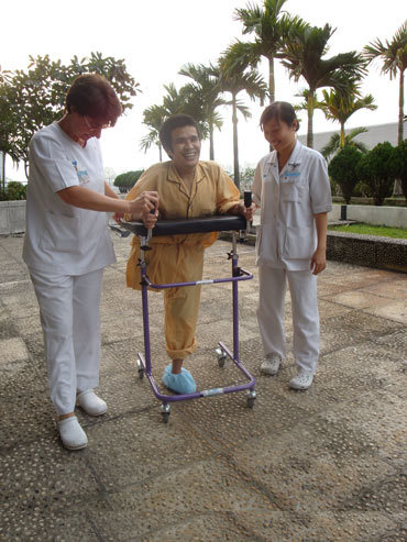 Người phẫu thuật khối u 90 kg đã có thể đi lại
