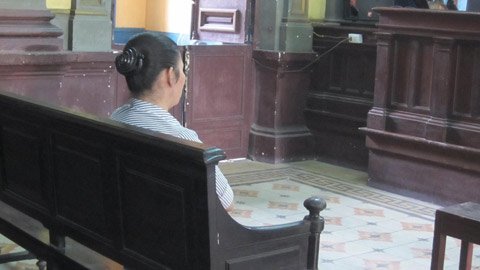 Đánh ghen cho mẹ, thiếu nữ lãnh án tù