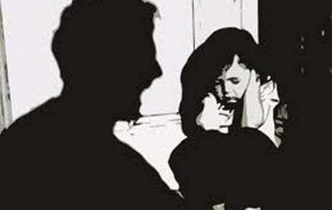 Vợ vắng nhà, cha giở trò đồi bại với con ruột