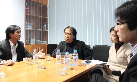 Chúng ta cứu thơ hay thơ đang cứu chúng ta?