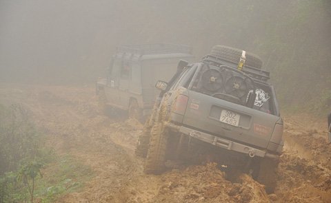 Theo chân dàn xế ‘khủng’ du xuân Mộc Châu