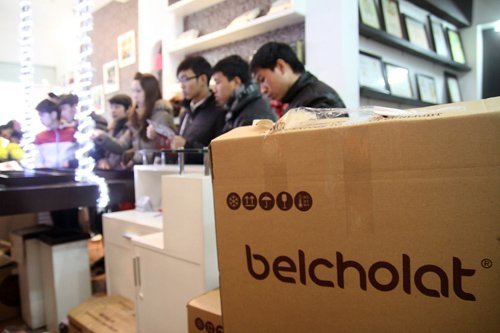 Nhộn nhịp sắm quà tặng cho lễ tình nhân