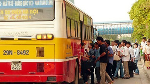 Móc túi ở bến xe buýt, tóm hơn 70 đối tượng