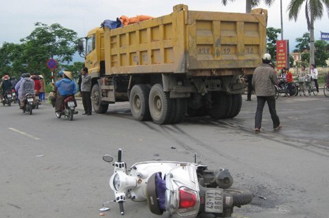 Phê bình chủ tịch 7 quận, huyện trốn họp về ATGT