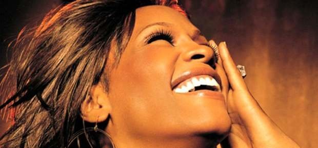 Đĩa của Whitney Houston bán chạy như tôm tươi