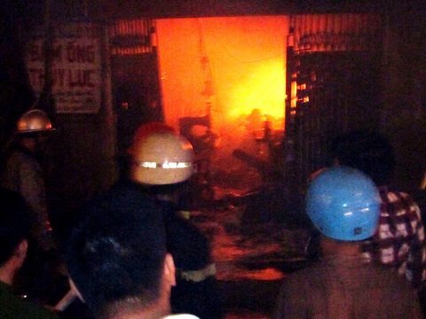 Hàng trăm khách khiếp vía vì cháy nhà hàng tiệc cưới