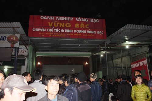 Hiện trường vụ cướp tiệm vàng kinh hoàng