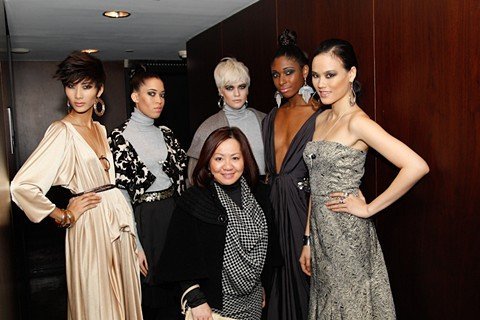 Tuyết Lan, Hoàng Thùy tự tin thể hiện trên đất Mỹ