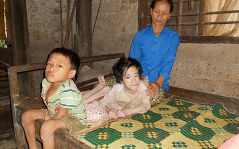 Đau đớn nhìn những đứa con lần lượt...chết