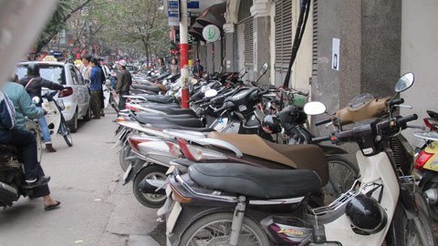 Bãi xe tự phát nở rộ, đua nhau “chặt chém”