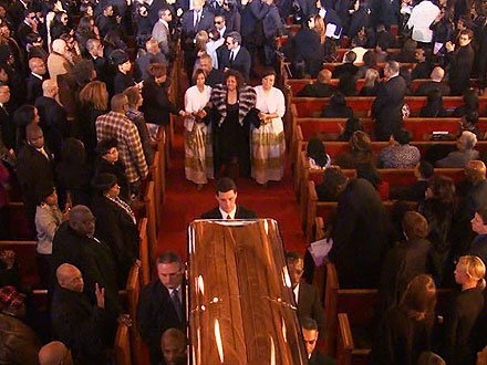 Đám tang Whitney Houston tràn ngập âm nhạc