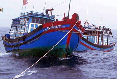 Quảng Ngãi: Cứu hộ an toàn 2 tàu cá và 21 ngư dân