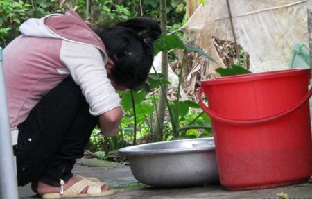 Gia cảnh khốn khó của nữ sinh bị 'làm nhục'