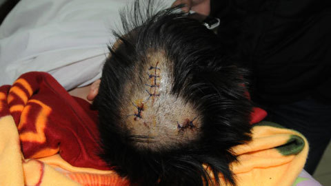 Kinh hoàng dùng súng xông vào tiệm cầm đồ cướp